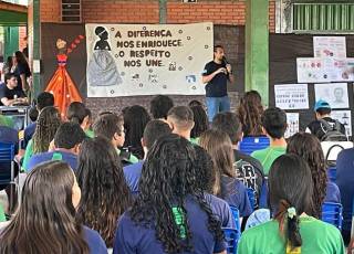 Delegado realiza palestra sobre o Dia da Consciência Negra em escola de Ribas do Rio Pardo