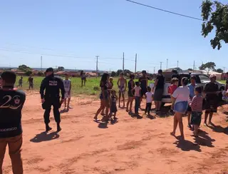 Vídeo: Policia Militar participa de Ação Social e ajuda na entrega de 2000 mil ovos de chocolate