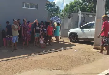 Moradores de Ribas do Rio Pardo Protestam Após Corte de Energia por Retirada de Cabos Diretos na Rede Elétrica