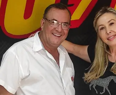 Vídeo: Pedro Claro entrevista cantora Jayne no estúdio da Rádio 90FM