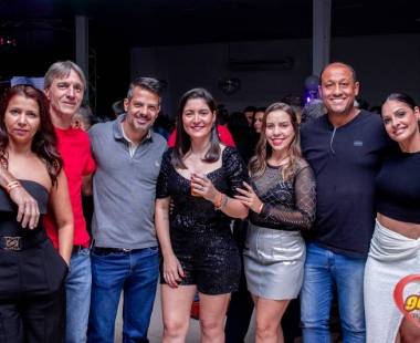 Festa "Túnel do Tempo" Emociona Ribas do Rio Pardo com Sucesso Total e Toque Romântico