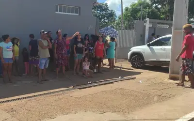 Moradores de Ribas do Rio Pardo Protestam Após Corte de Energia por Retirada de Cabos Diretos na Rede Elétrica