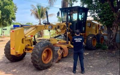 Motoniveladora avaliada em mais de R$ 500 mil é recuperada após furto em empresa