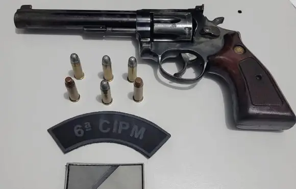 Em Ribas, homem de 45 anos é preso com arma calibre .38 na cintura