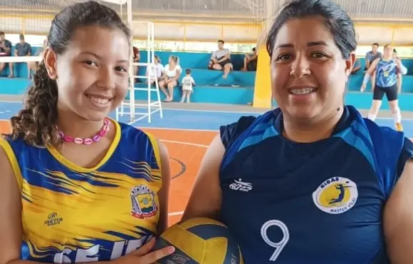 Voleibol Feminino em Ribas do Rio Pardo: Uma Conexão de Mãe para Filha